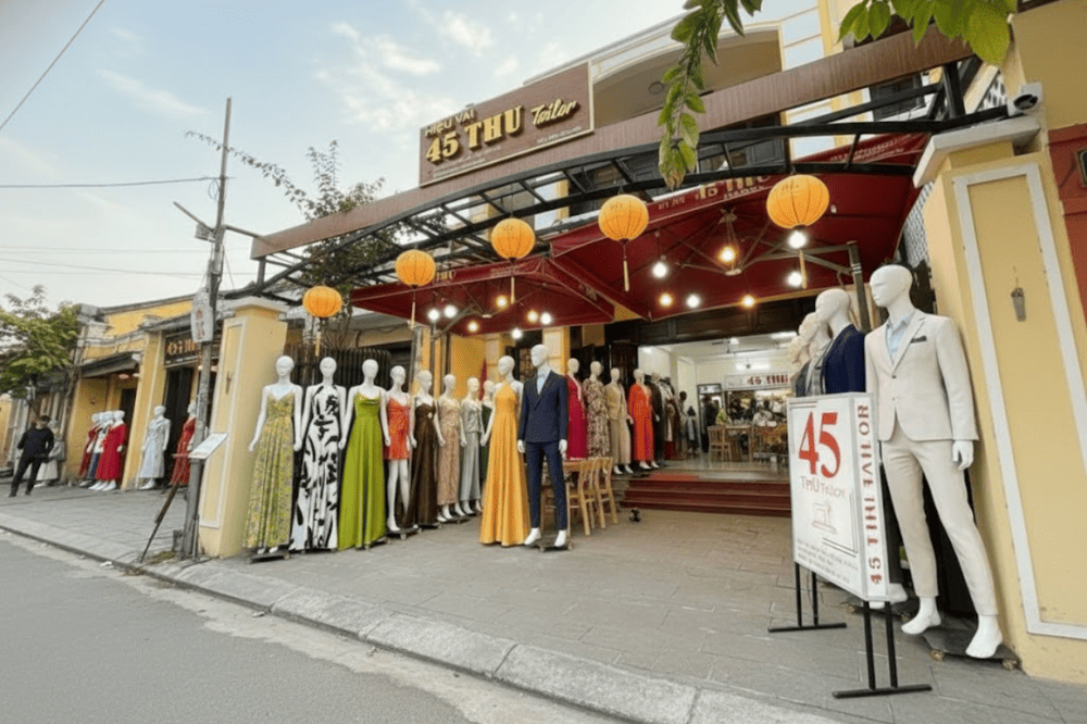 This shop excels in creating well-fitted suits and elegant dresses, using high-quality fabrics that ensure both comfort and durability